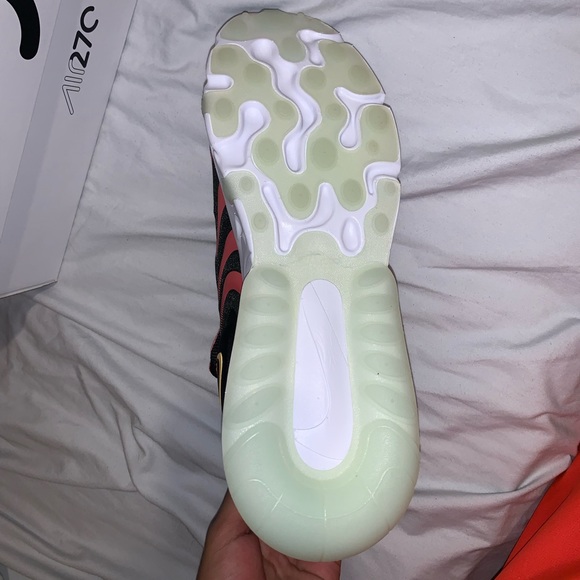 AIR MAX 270 REACTS ENG - Picture 5 of 8